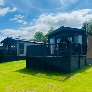 The Kestrel With Hot Tub Holiday home