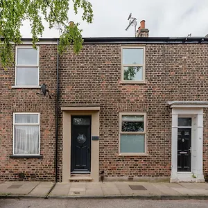 Swan House: Central City Retreat With Free Parking Holiday home