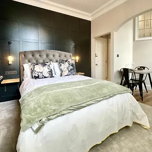 Minster Peak Apartment