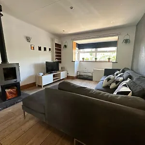 Corner House - Quiet Cul-de-sac Holiday home
