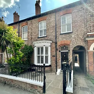 Guildhall Garden Apartment