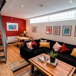 Unique, Stylish And Secluded Home, With Parking In The Heart Of Historic Apartment